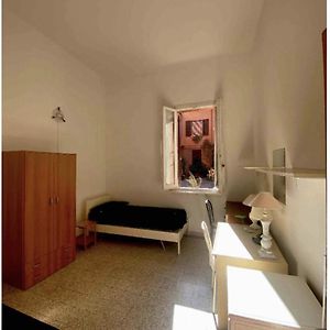 Zimmer mit zwei Einzelbetten